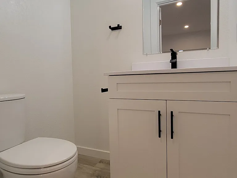 866 Pine St #B — Photo 8