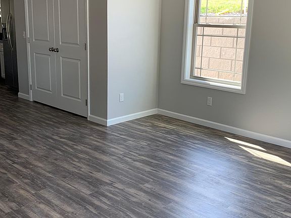 2nd image of 829 Riverview Ln