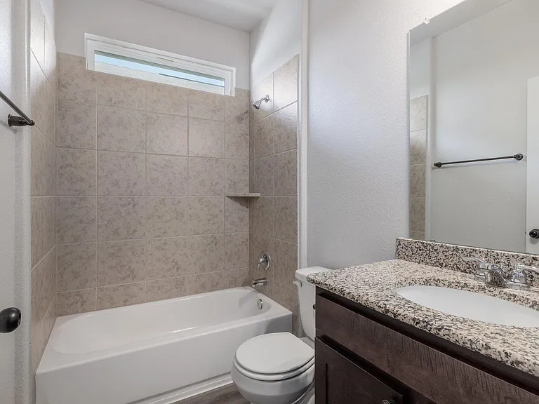 320 E Broade St — Photo 24