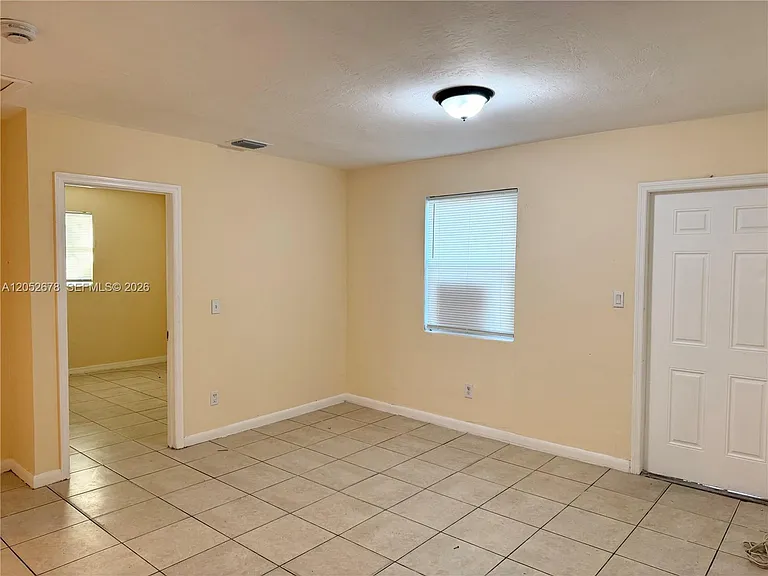 1200 NW 9th St #B — Photo 3
