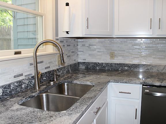 Kitchen w/ Slate Appliances