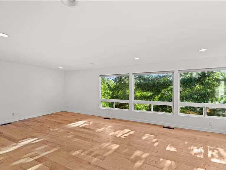 8625 26th Ave NE — Photo 5
