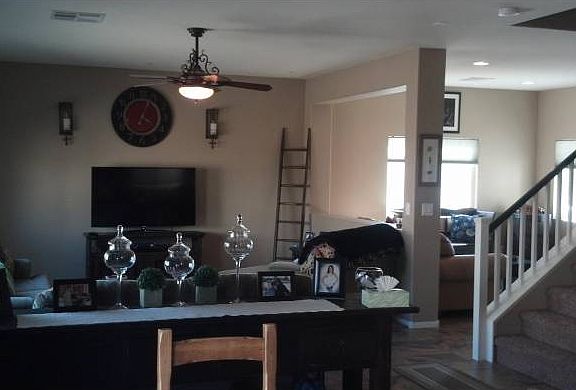 Den /Living Room