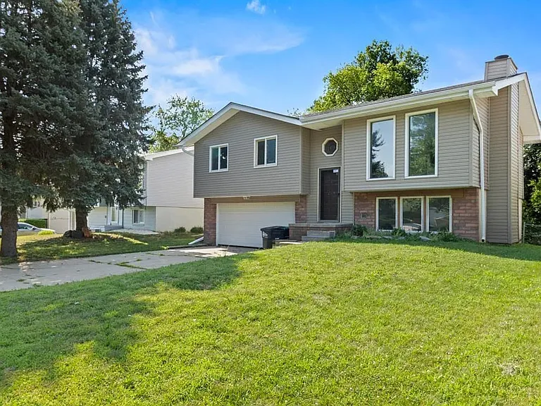 13005 Ames Ave — Photo 2