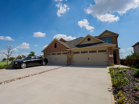 3rd image of 4909 Villas Dr