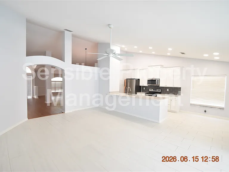 9304 Heritage Oak Ct — Photo 13