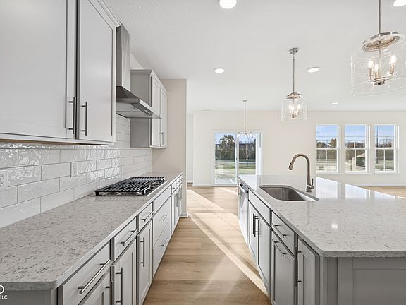 5th image of 9051 Ambassador St