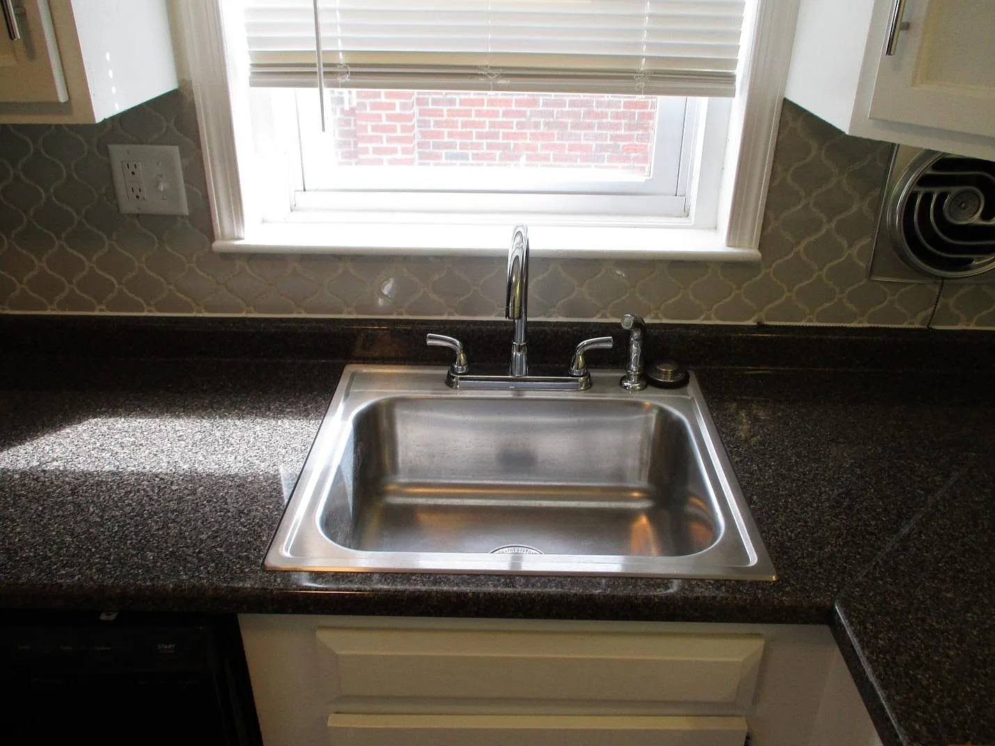9774 Roosevelt Blvd — Photo 3