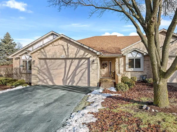 9S227 Clarenbrook Ct, Willowbrook, IL 60527
