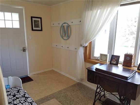 8X20 entry with new tile flooring.