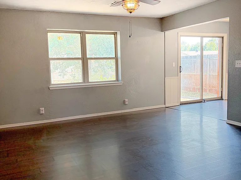 740 W Elder Dr — Photo 2