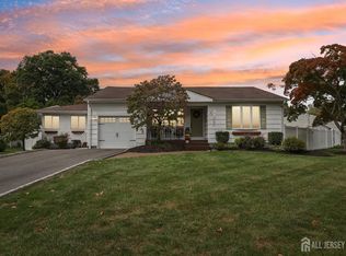 23 Brox Rd, Edison, NJ 08817