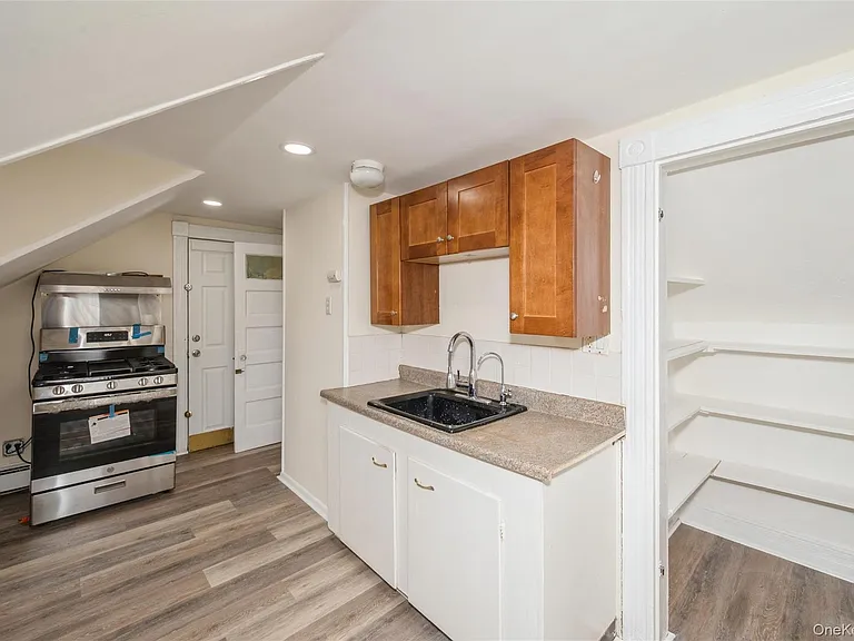 36 Tyler Ave — Photo 5