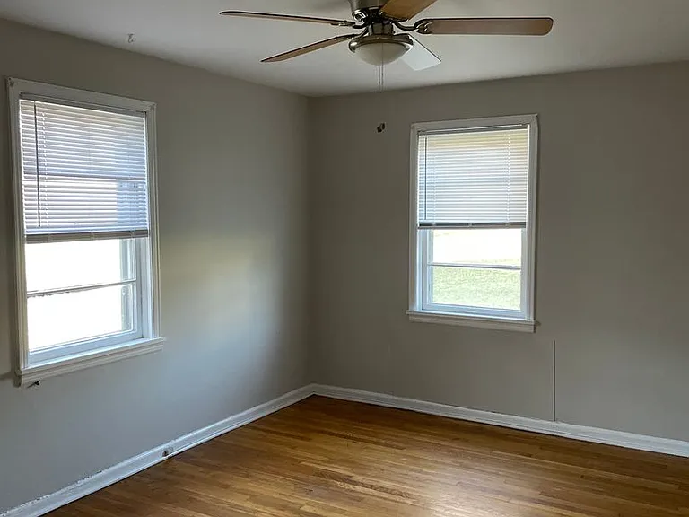 211 College Dr — Photo 24