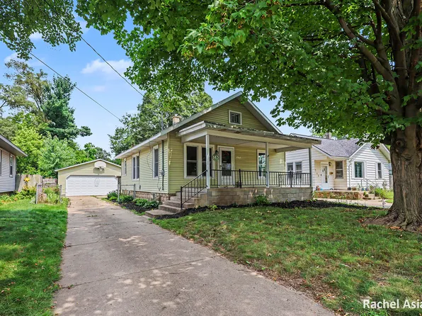 143 Murray St SE, Kentwood, MI 49548