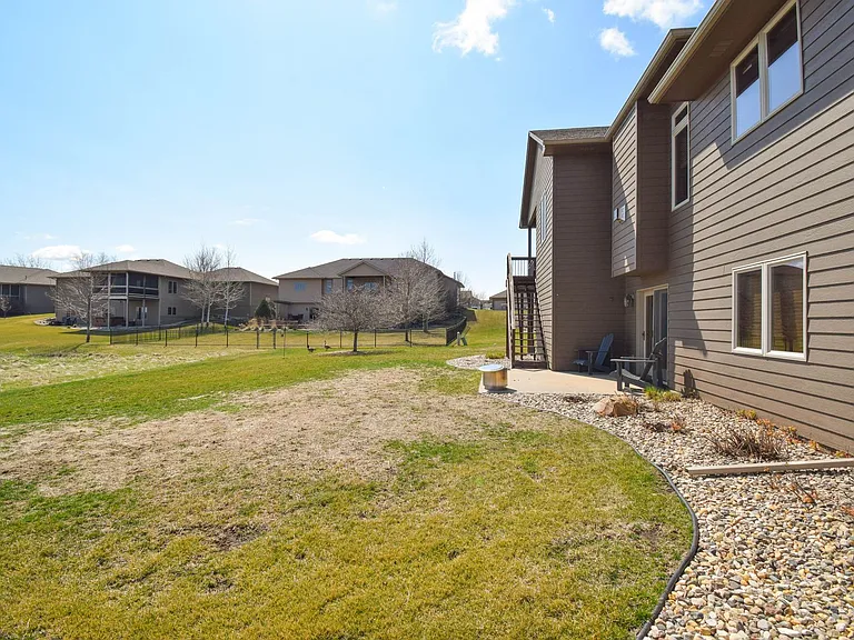 2204 S Silverthorne Ave — Photo 66