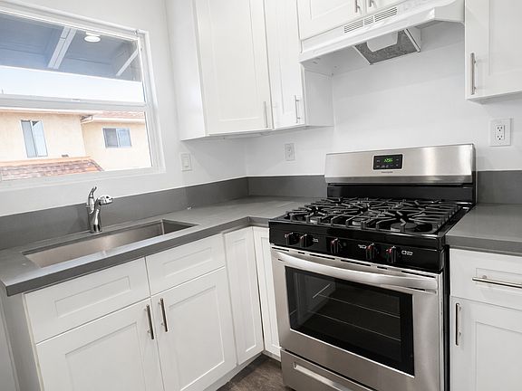 4th image of 7031 Pickering Ave #D