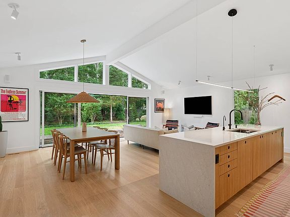 3rd image of 62 Waterhole Rd