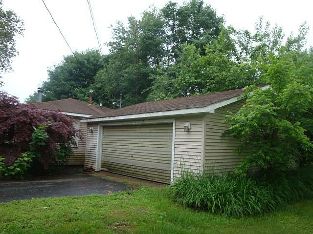 2nd image of 160 Ernest St