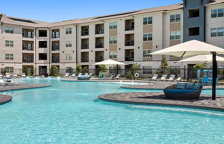 Brea Luxury Apartments — Photo 16