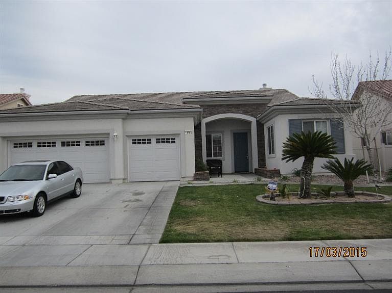 Apple Valley Estates Home with a Beautiful Pool 