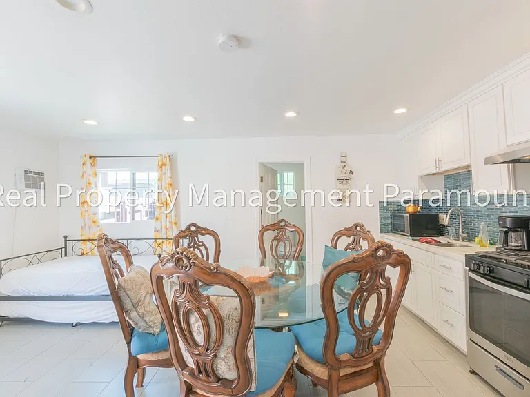 1362 E 61st Street — Photo 8