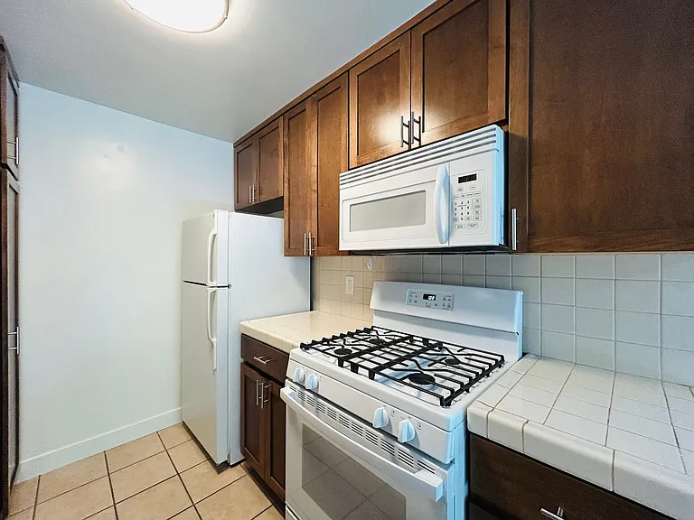 12720 Caswell Ave — Photo 10