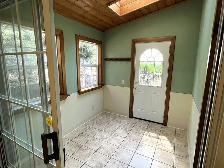 7025 London Dr — Photo 35