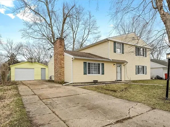 810 Centennial Dr, Champaign, IL 61821
