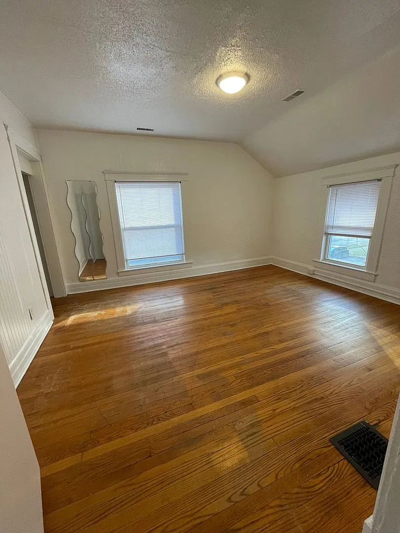211 Ballard — Photo 1