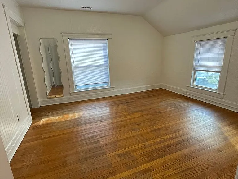 211 Ballard St — Photo 19