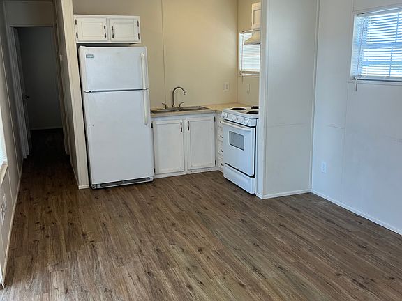 4th image of 1100 Riverside Dr #119