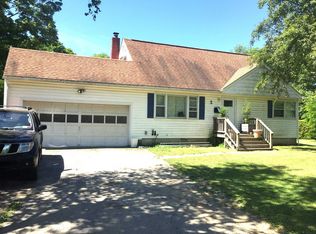 2 Willow Dr, Red Hook, NY 12571