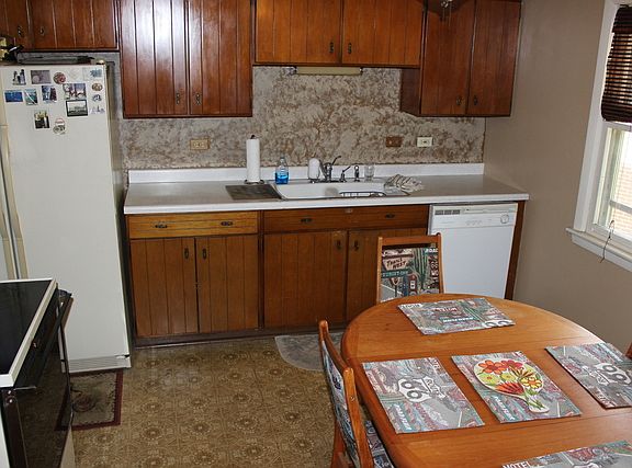 5th image of 620 Longwood Ct