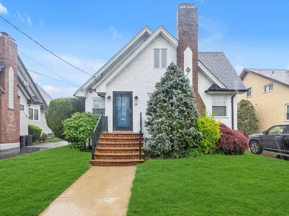 19 Cortelyou Road, Merrick, NY 11566