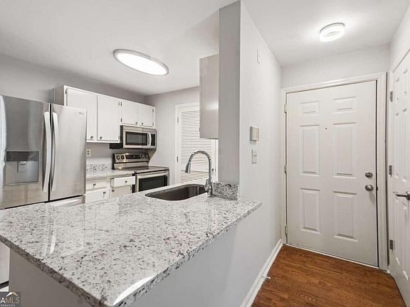 5th image of 305 Granville Ct