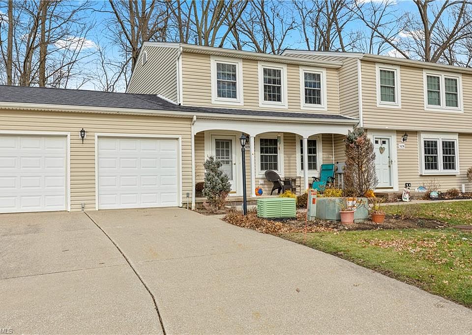 1st image of 7425 N Chestnut Commons Dr