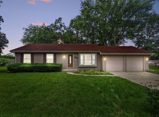 207 Windridge Dr, McHenry, IL 60050