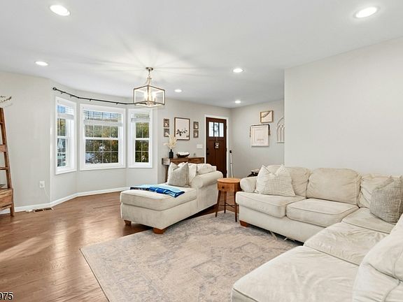 3rd image of 318 Delaware Avenue