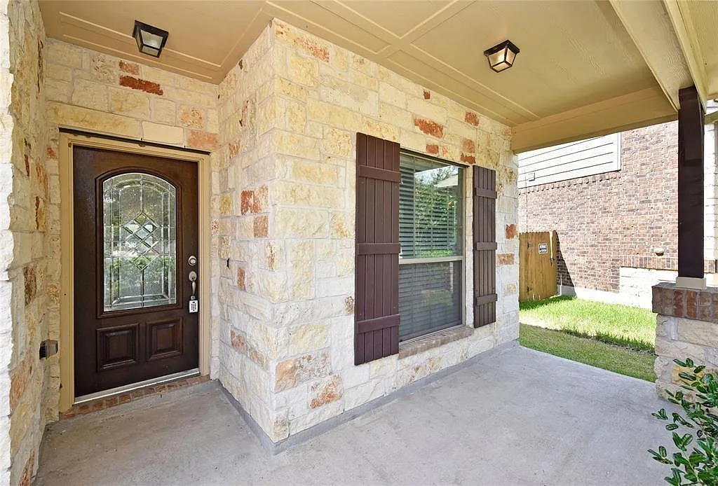 5 bed, 3.5 bath, 2919 sqft, $2,690 — Photo 2