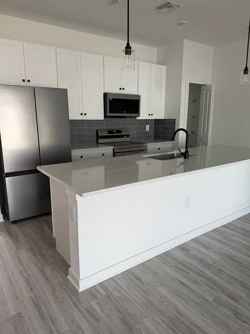 3 bed, 2.0 bath, 1198 sqft, $1,595 — Photo 4