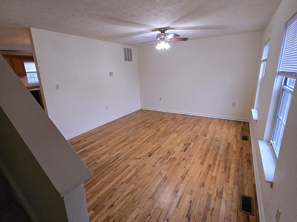 1st image of 211 Willowbrook Ct