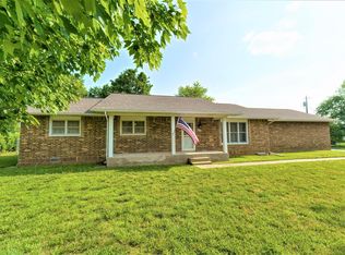 326 W Hawthorne St, Aurora, MO 65605