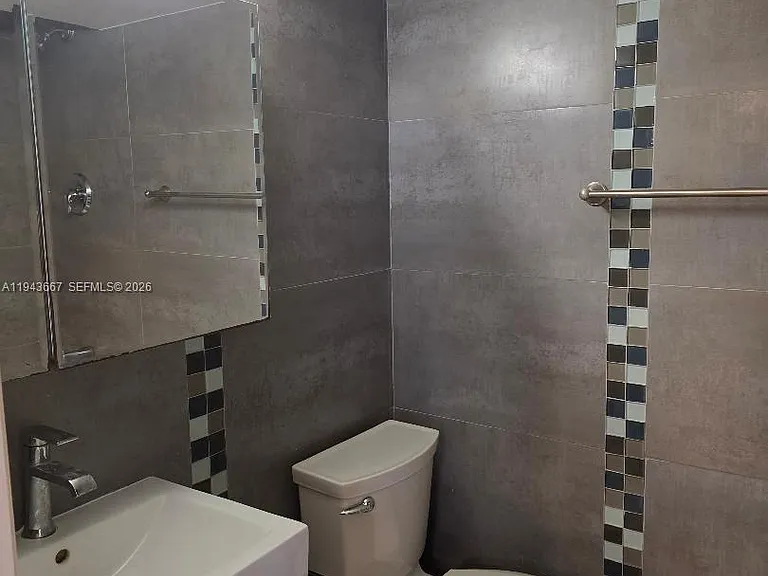 2001 Atlantic Shores Blvd #104 — Photo 8