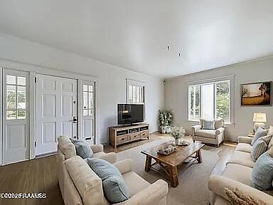 2nd image of 903 Myrtle Pl