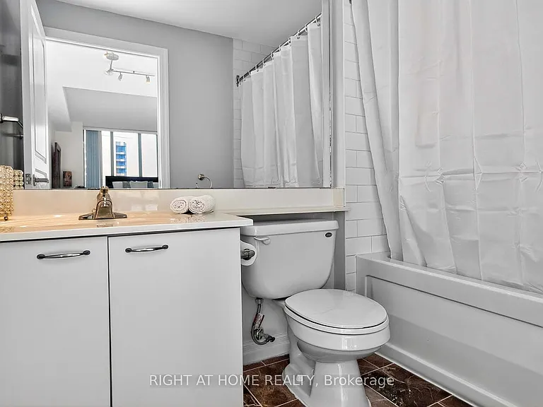 220 Burnhamthorpe Rd W #717 — Photo 7