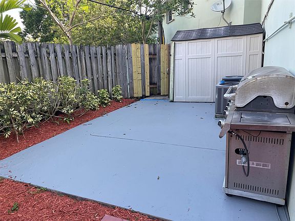 5th image of 1423 Holly Heights Drive #3