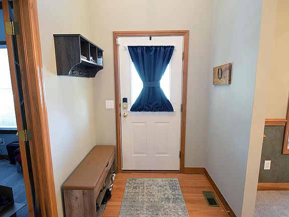5th image of 1851 Creekview Dr