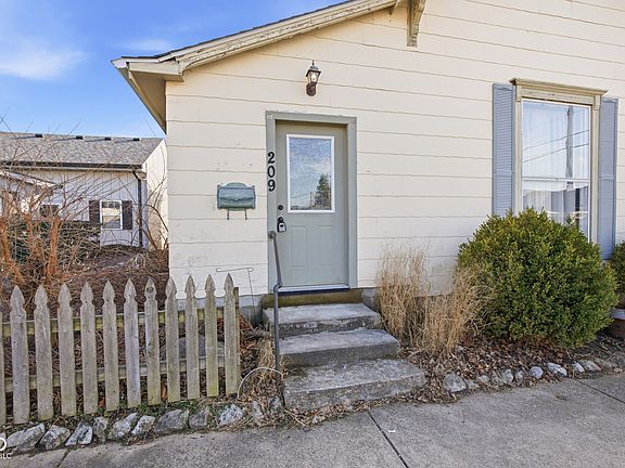 4th image of 209 W North St