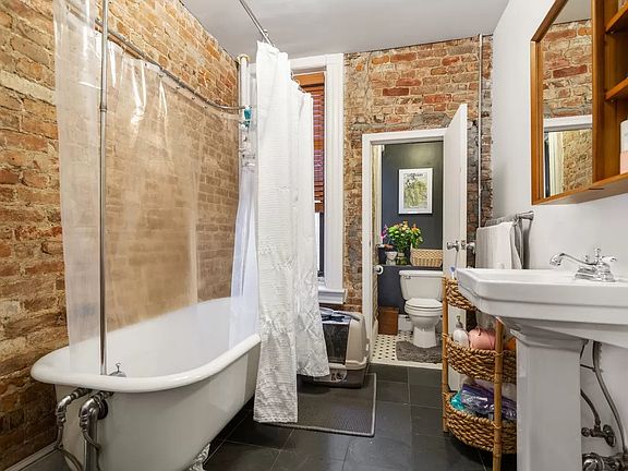 5th image of 633 E 11th St APT 10